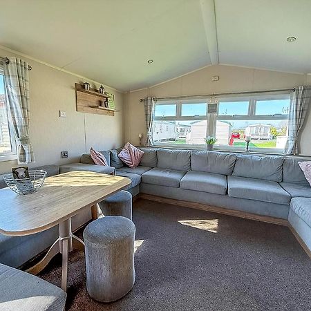 8 Berth Caravan For Hire At St Osyth Beach Ref 28047R Клактон-он-Си Экстерьер фото