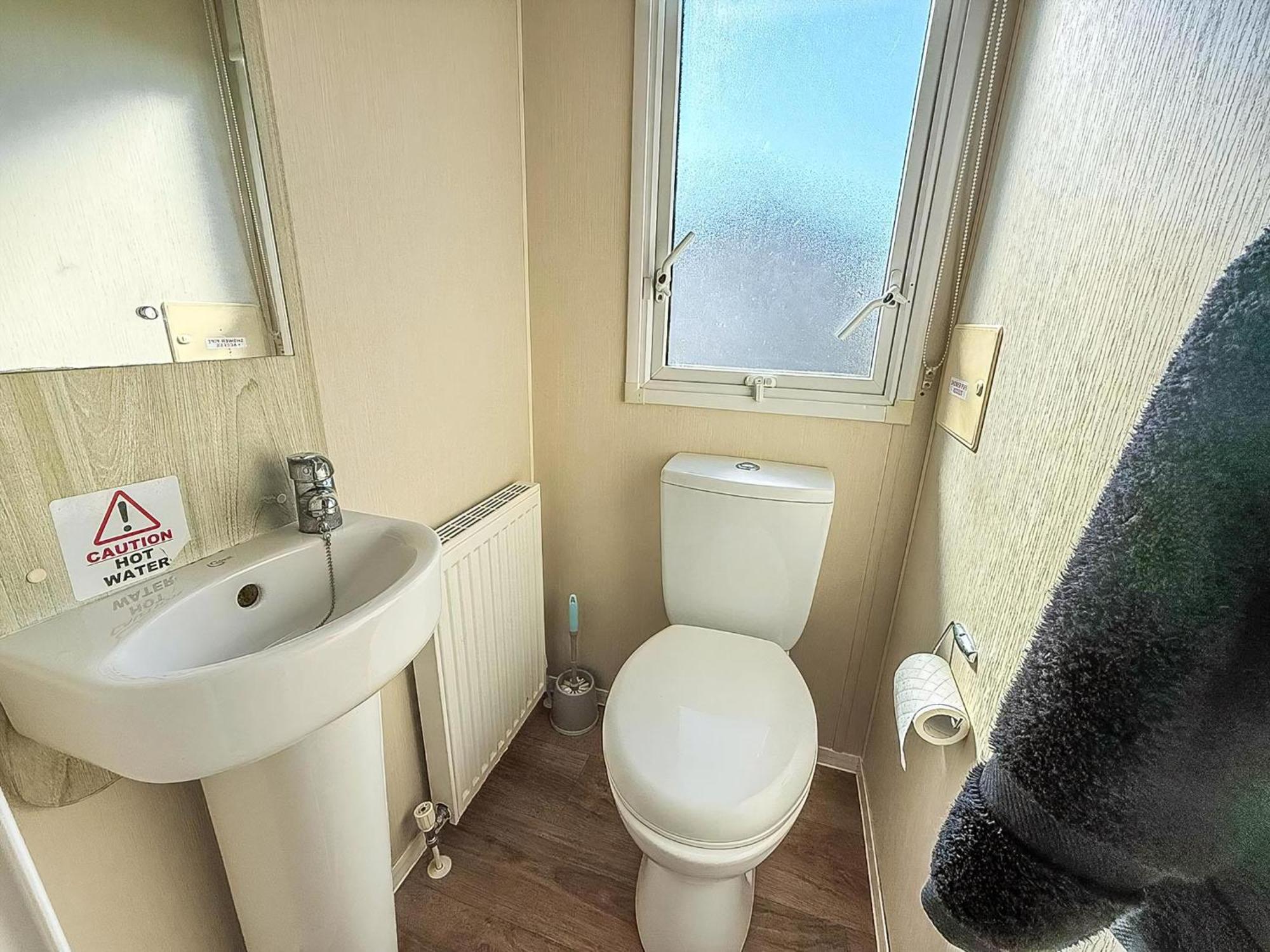 8 Berth Caravan For Hire At St Osyth Beach Ref 28047R Клактон-он-Си Экстерьер фото